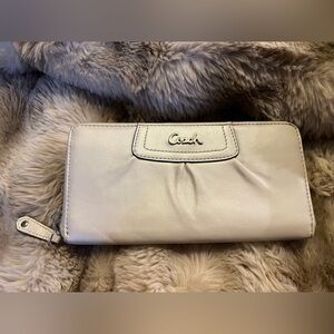 Coach Ashley Leather Zip Around Wallet (Retail $268)